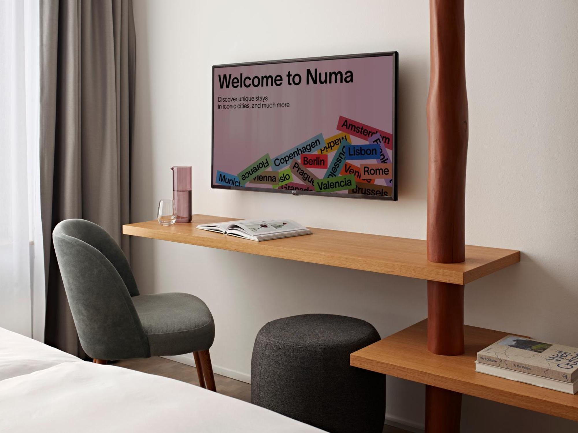 Medium Room