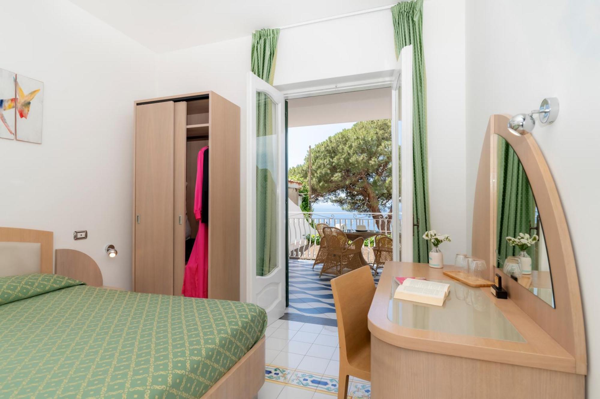 Triple Room Sea View Private Balcony