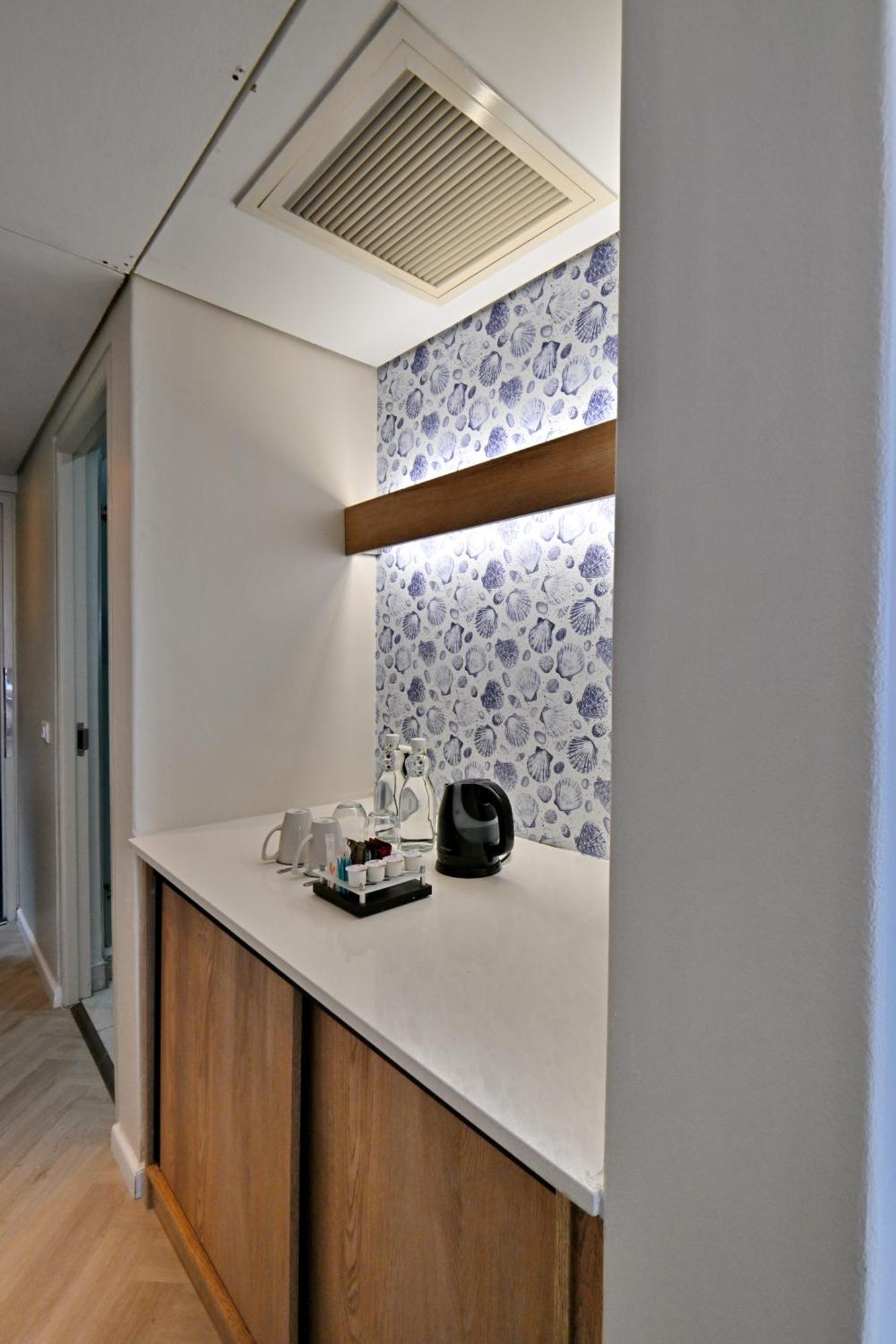 Classic King or Twin Room with Bath and Shower,1742615272:JPEG