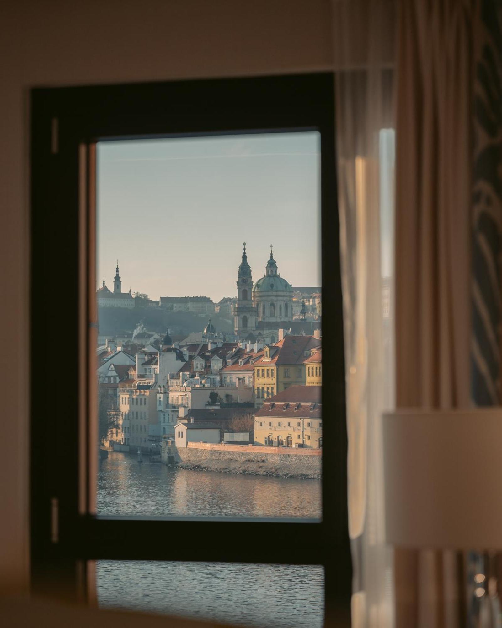 Premier River Room