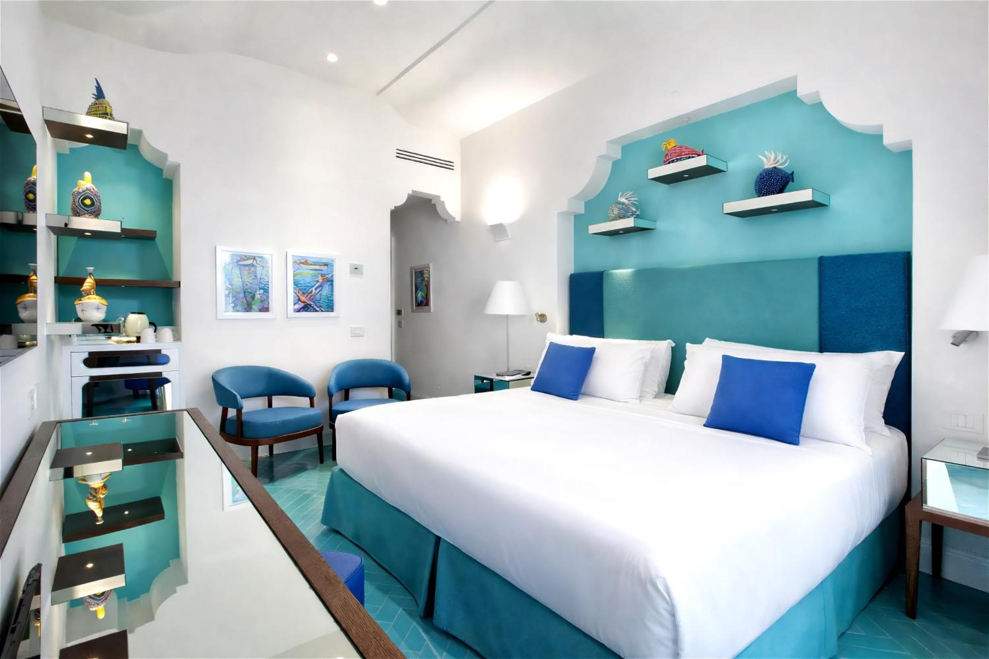 Classic Double or Twin Room Side Sea View