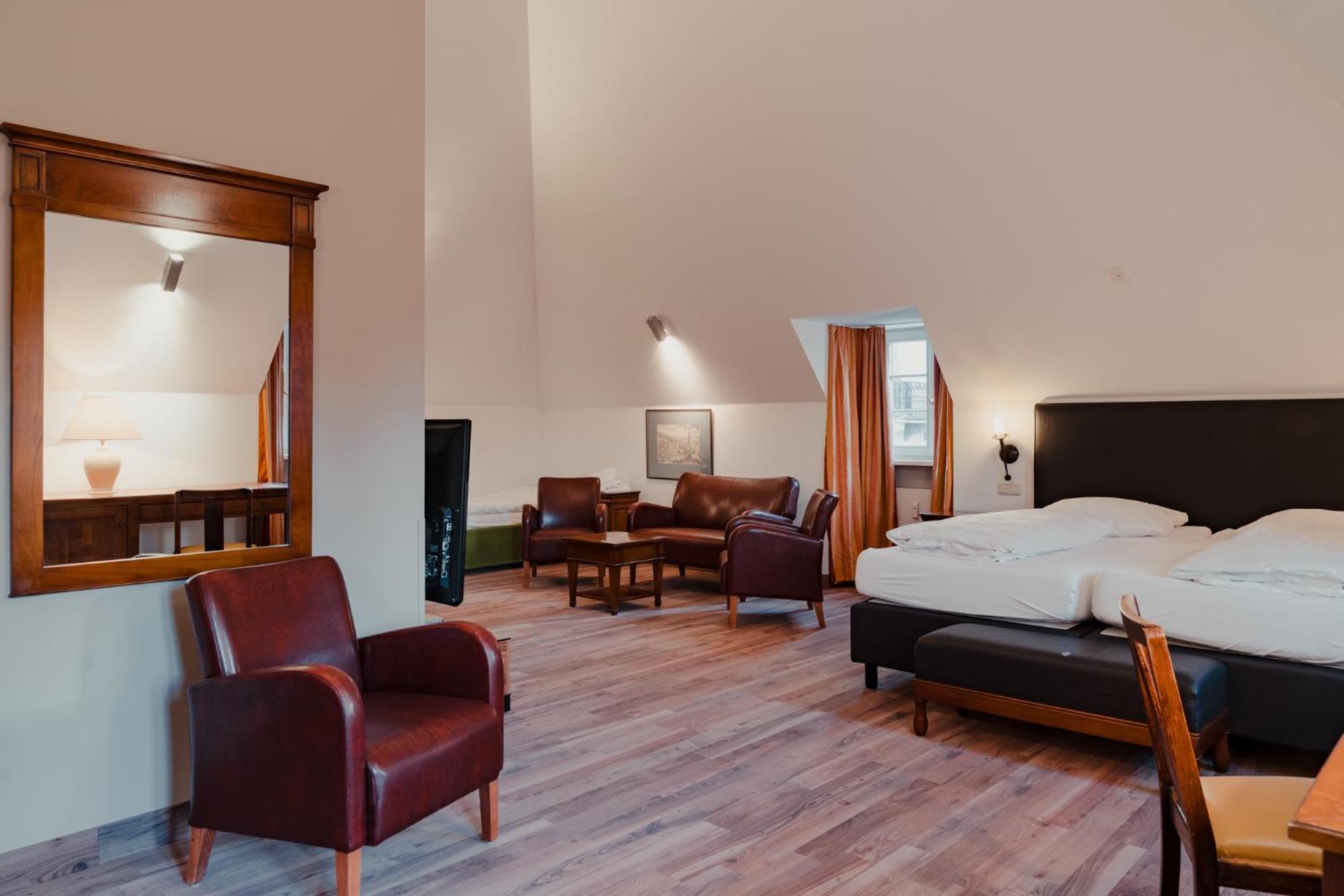 Junior Suite,1746851210:JPEG