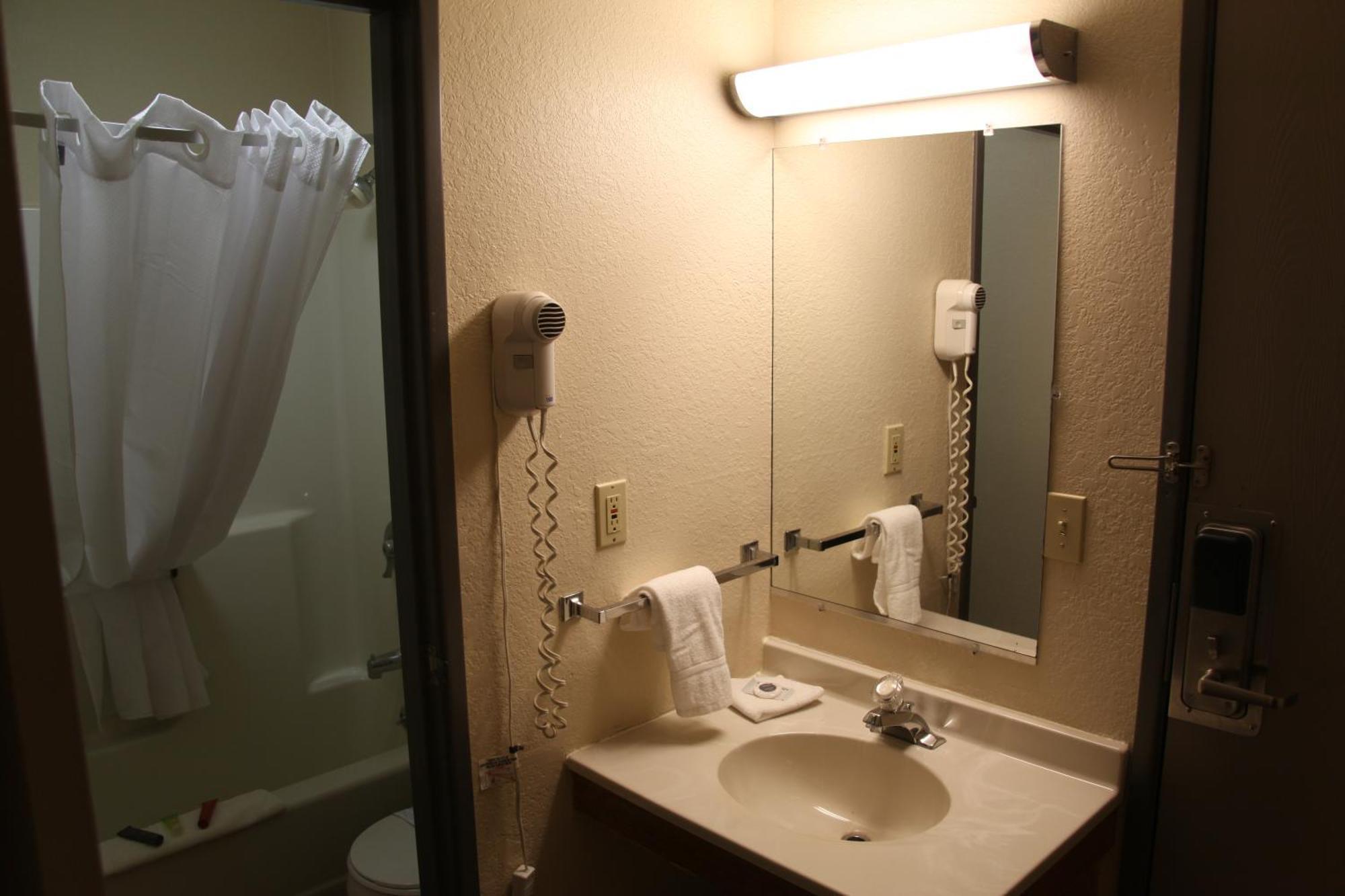 King Room - Non-Smoking,1746879376:JPEG