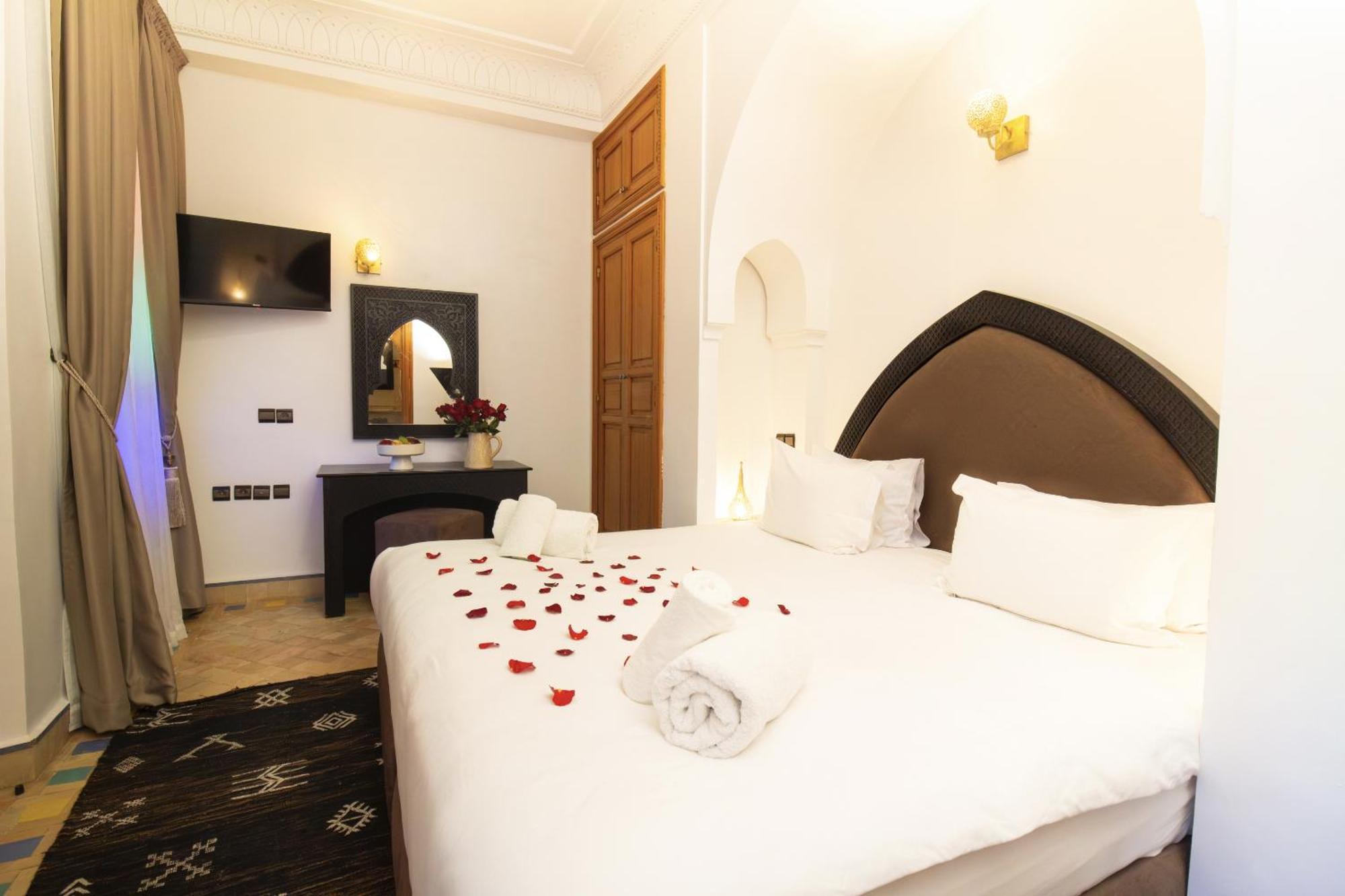Deluxe Double Room Shower
