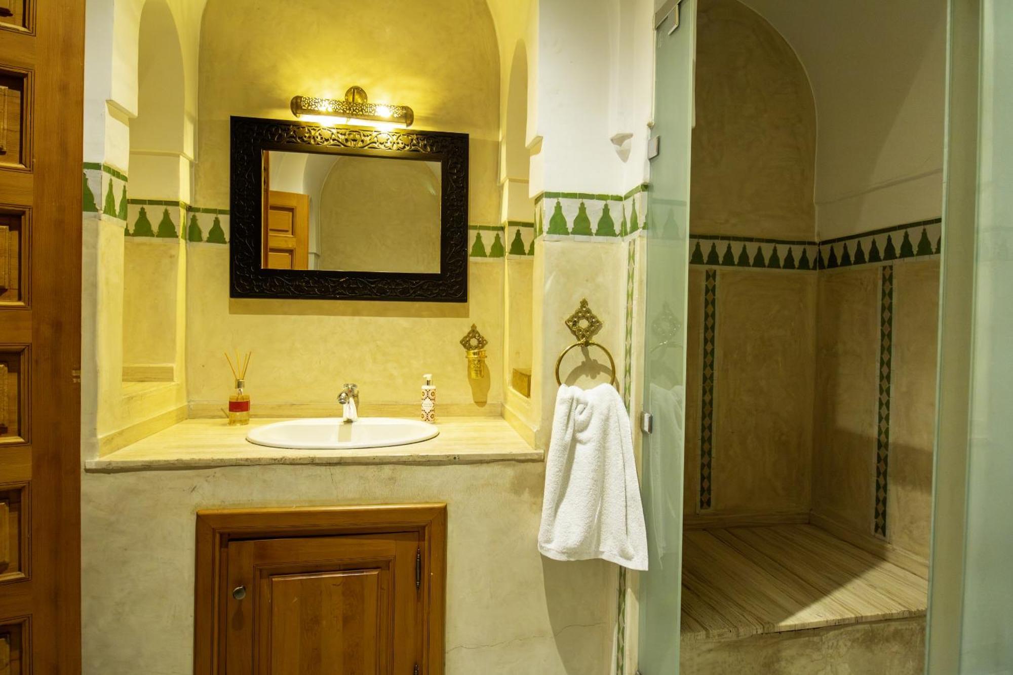 Triple Room Shower