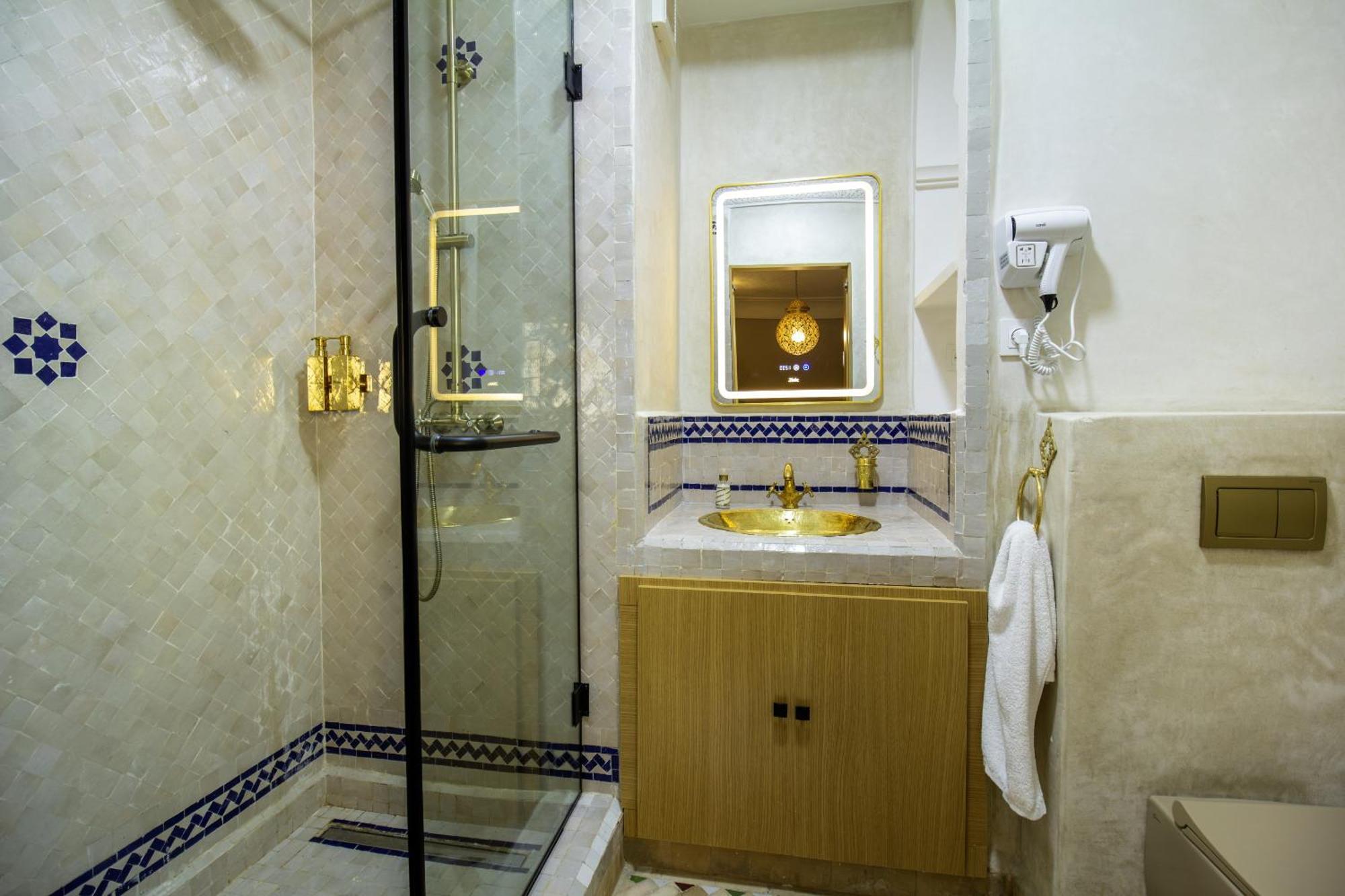 Triple Room Shower