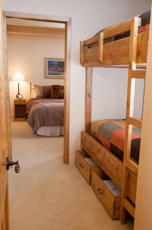 One-Bedroom Suite with Bunks,644036547:JPEG