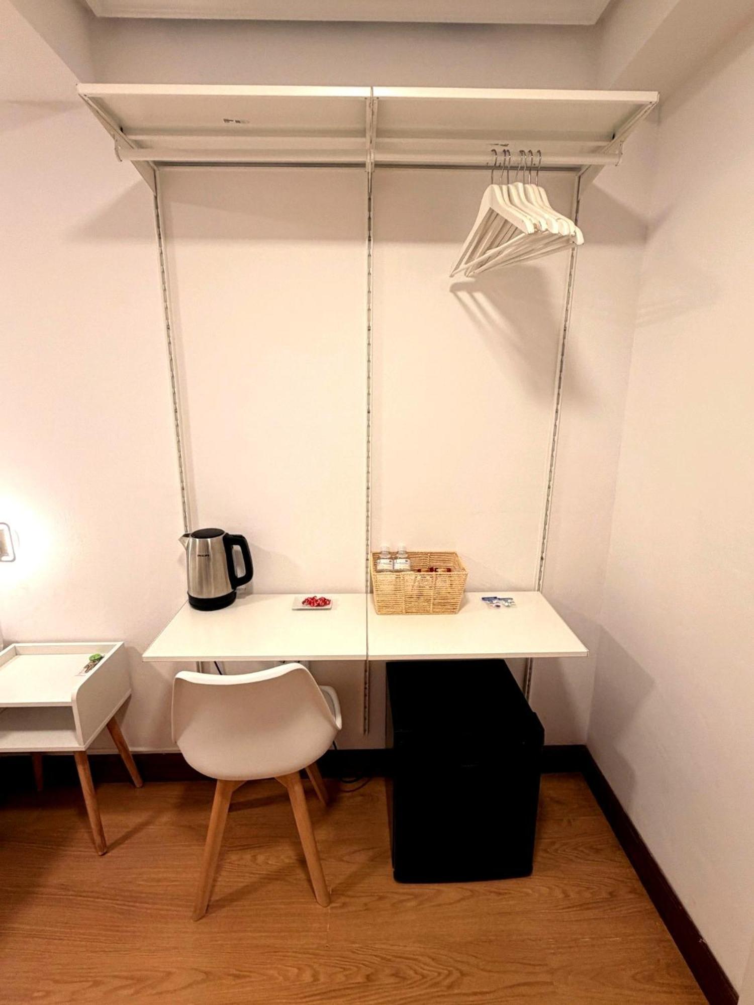Twin Room,1756451993:JPEG