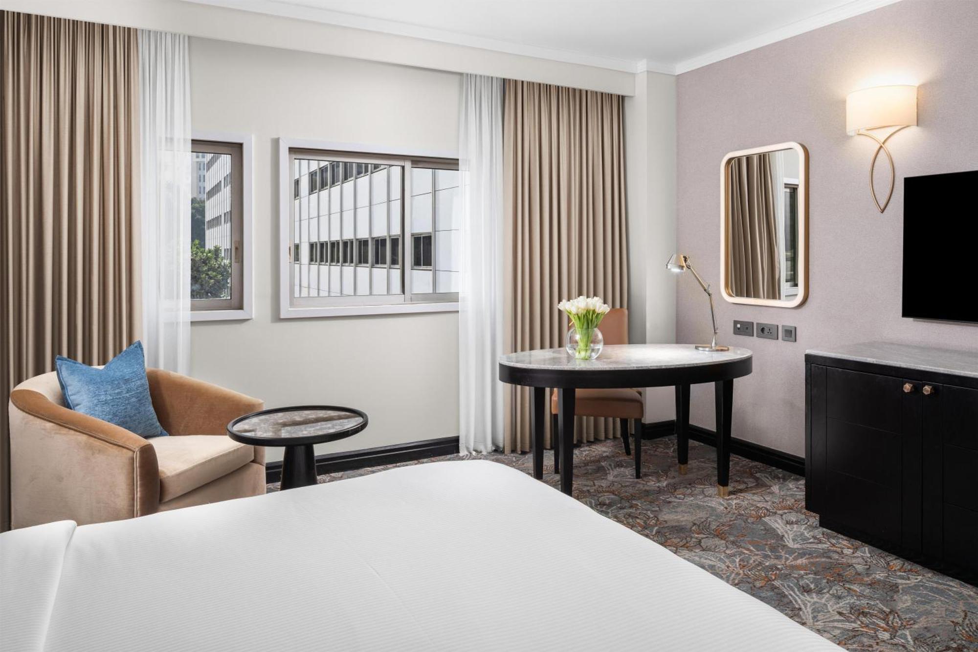 Deluxe King Room Mobility Access