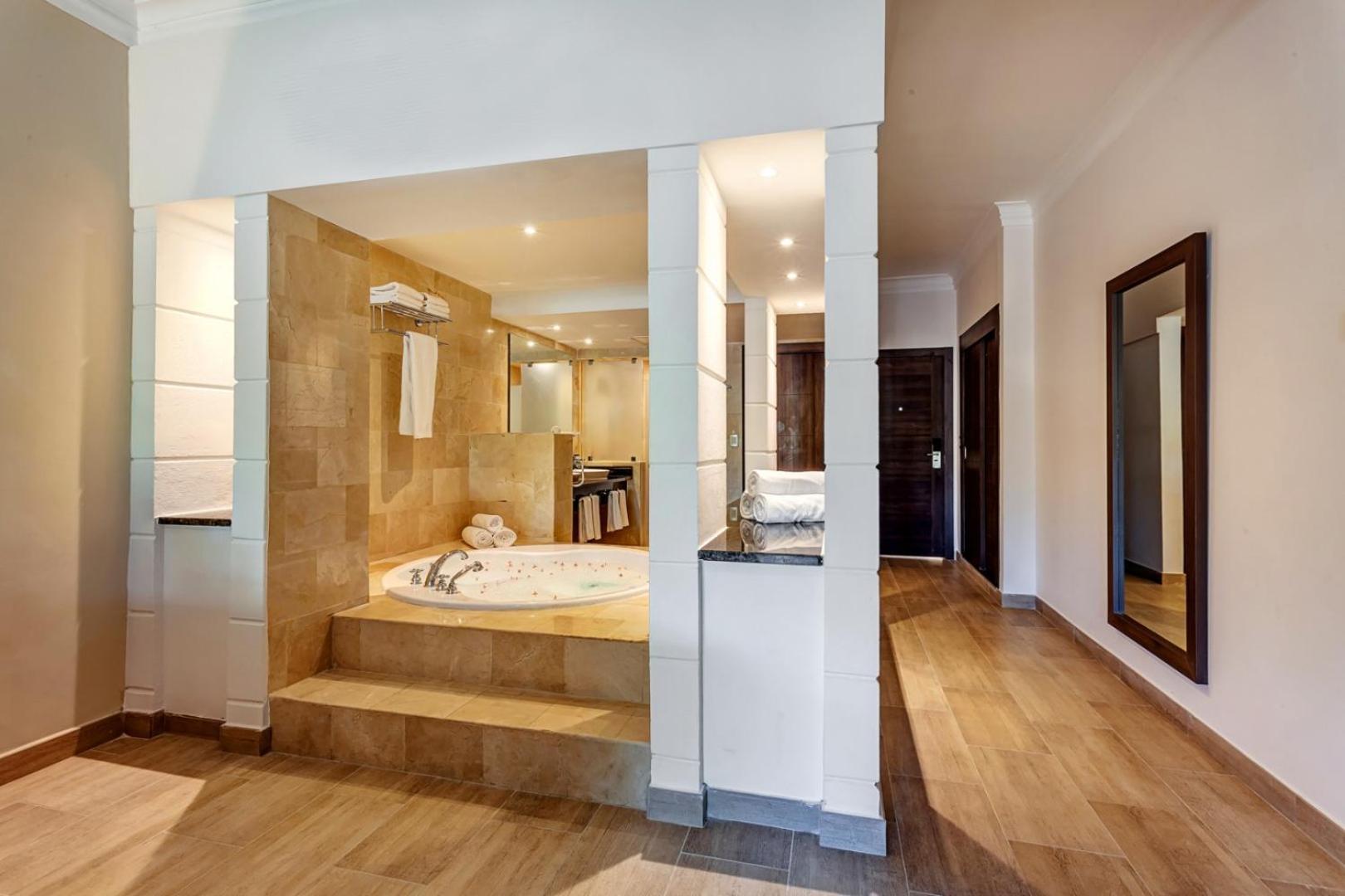 Luxury Presidential Jacuzzi One Bedroom Suite Diamond Club
