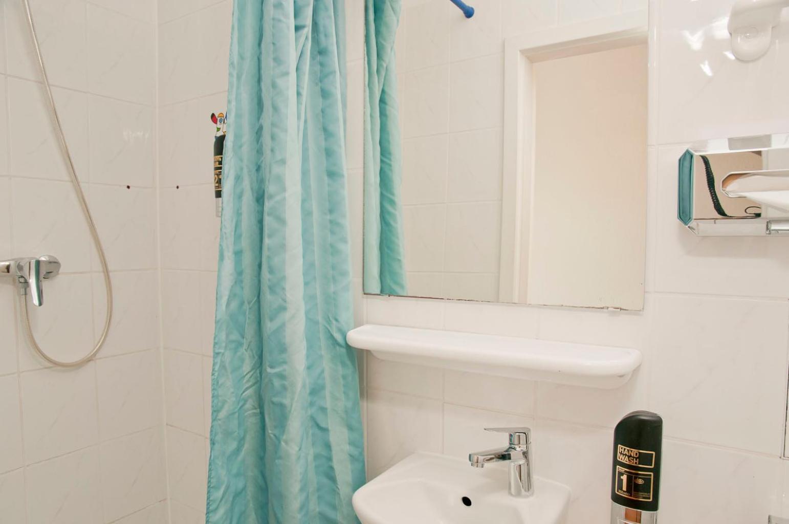 Single Room Private Bathroom,1758814990:JPEG