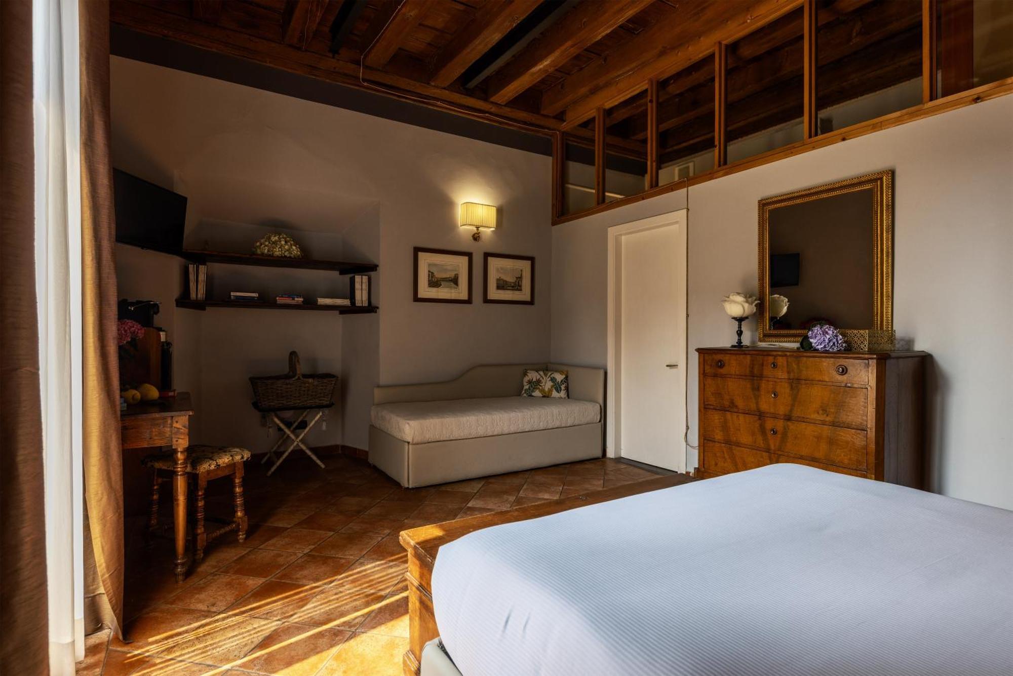 Classic Quadruple Room