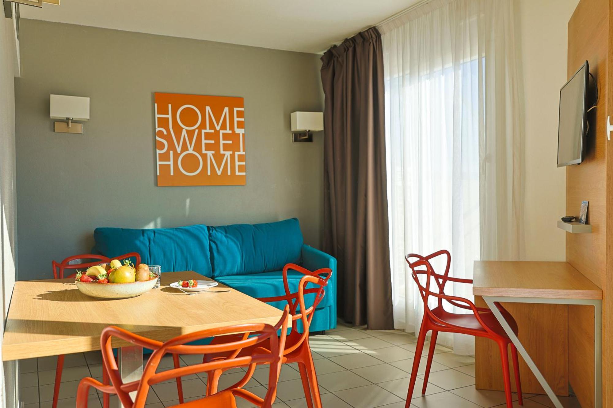 Apartment Terrace – 1 to