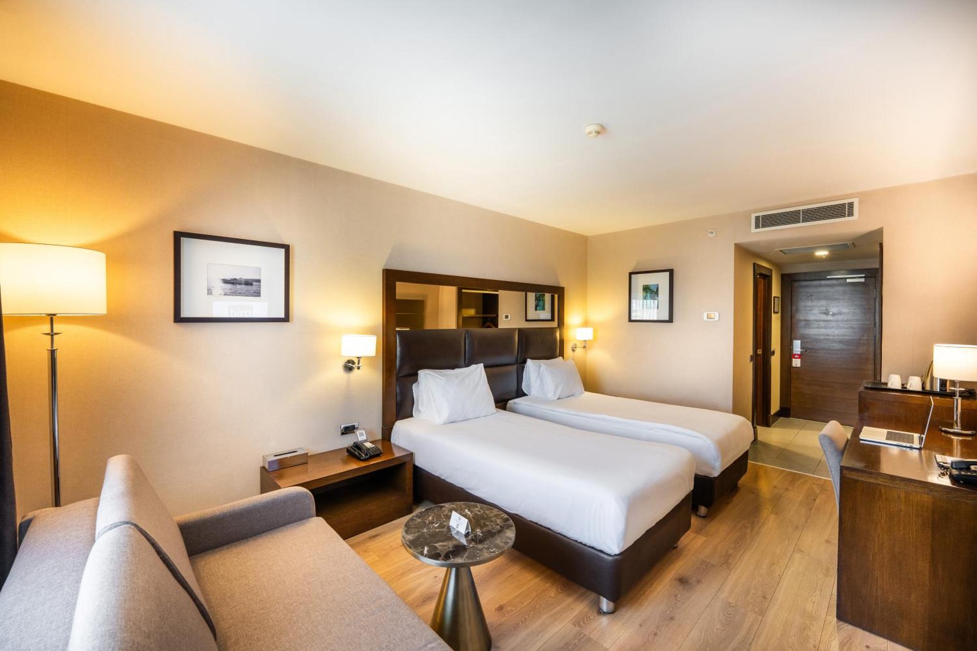 Deluxe Family Room