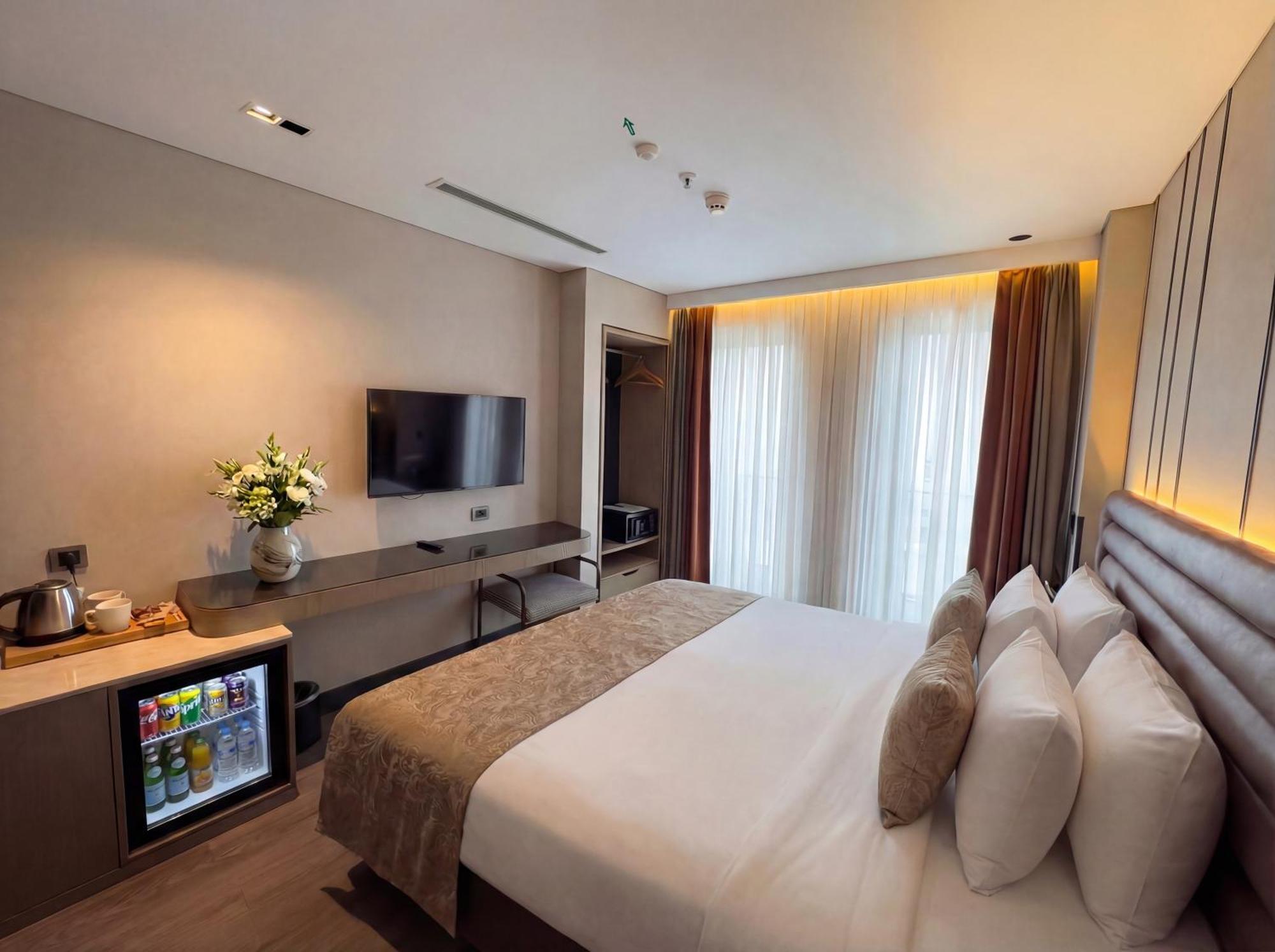 Deluxe King Room