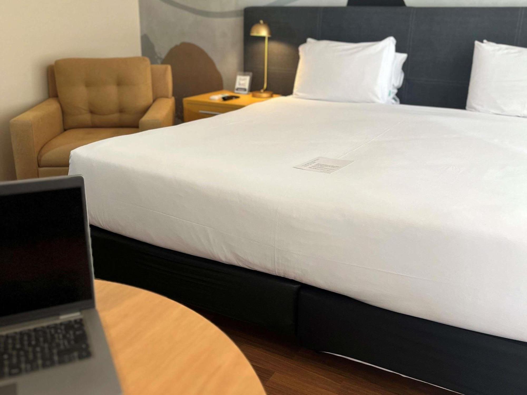 One-Bedroom Executive Apartment One King Bed