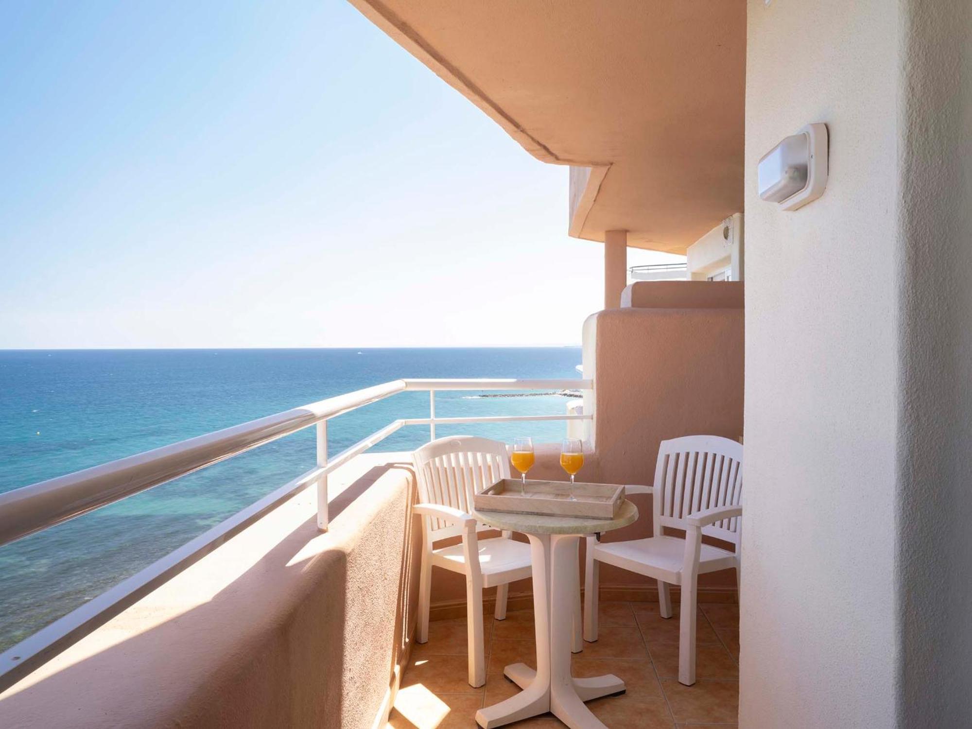 One-Bedroom Apartment Sea View