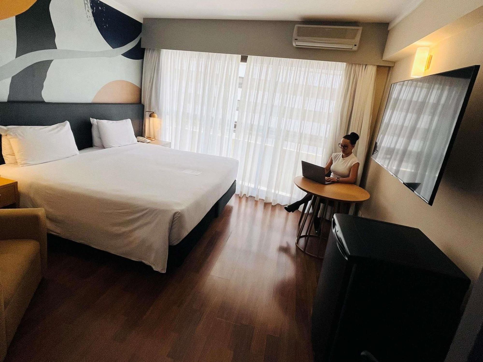 One-Bedroom Executive Apartment One King Bed