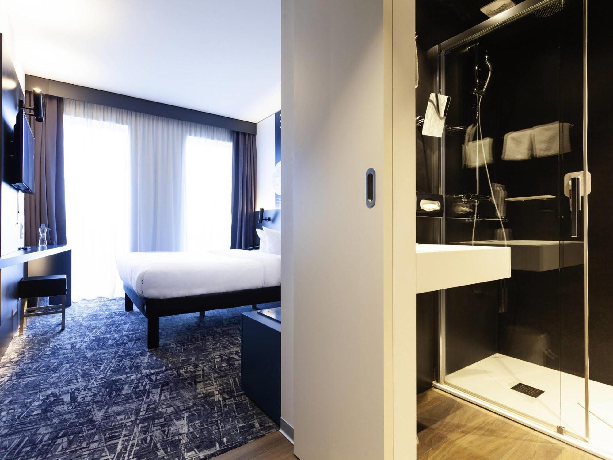Standard Queen Room