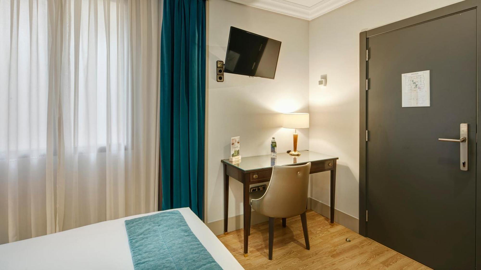 Single Interior Room