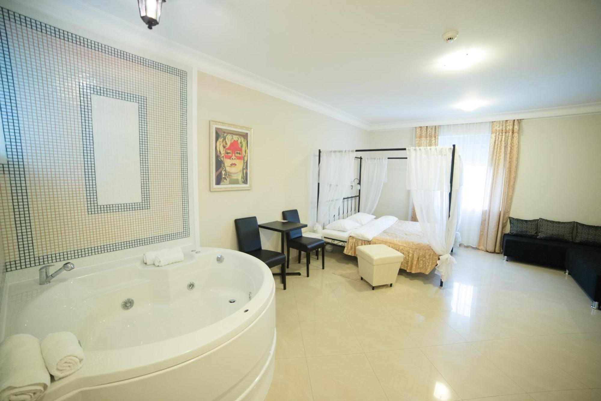 Junior Suite with Spa Bath,192941581:JPEG