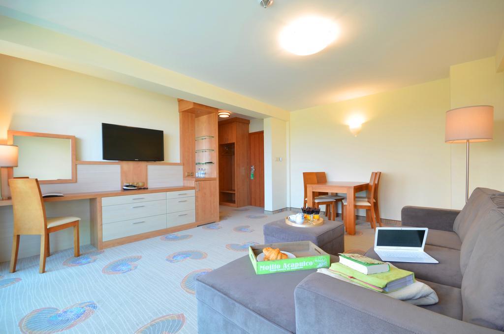 Apartment with Balcony,1539917146:JPEG