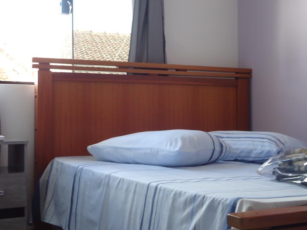 Quarto Família (5 Adultos)