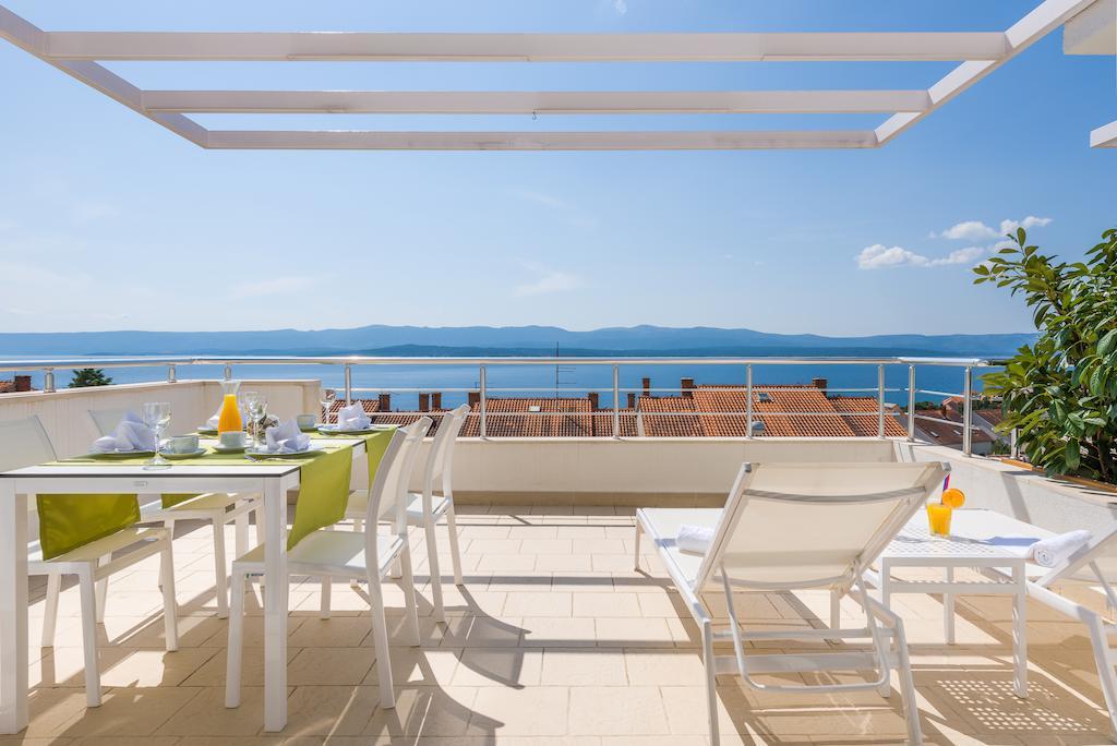 One-Bedroom Apartment Balcony Sea View