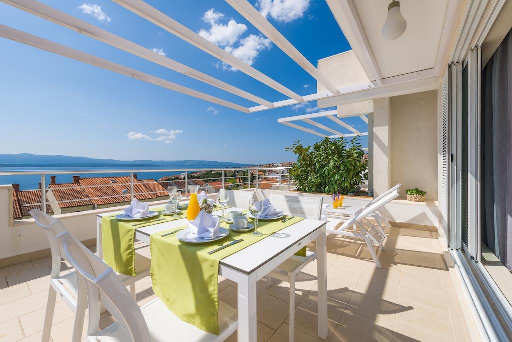 One-Bedroom Apartment Balcony Sea View