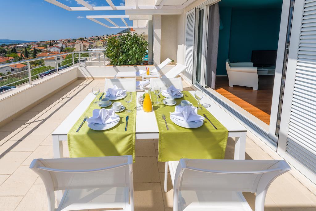 One-Bedroom Apartment Balcony Sea View
