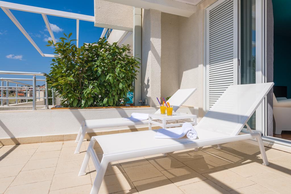 One-Bedroom Apartment Balcony Sea View