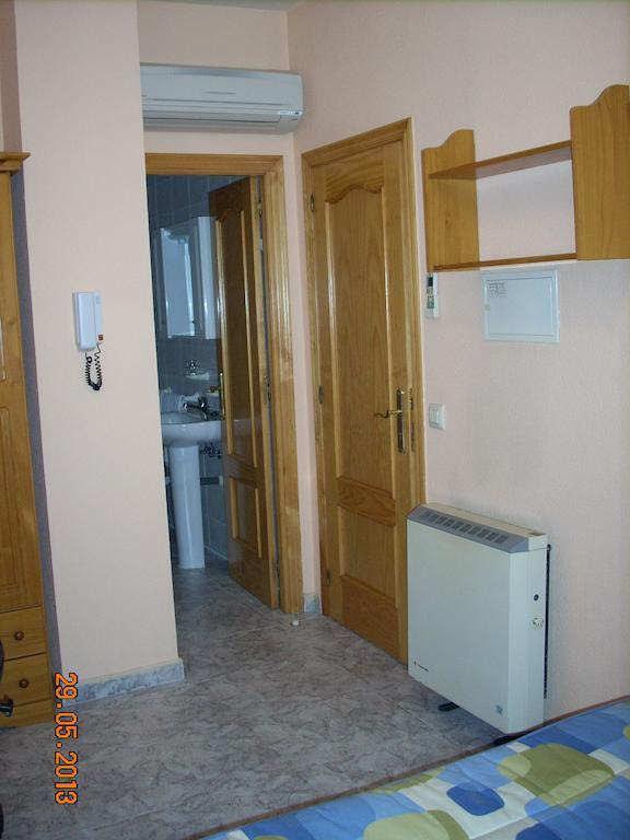 Standard Single Room Shower