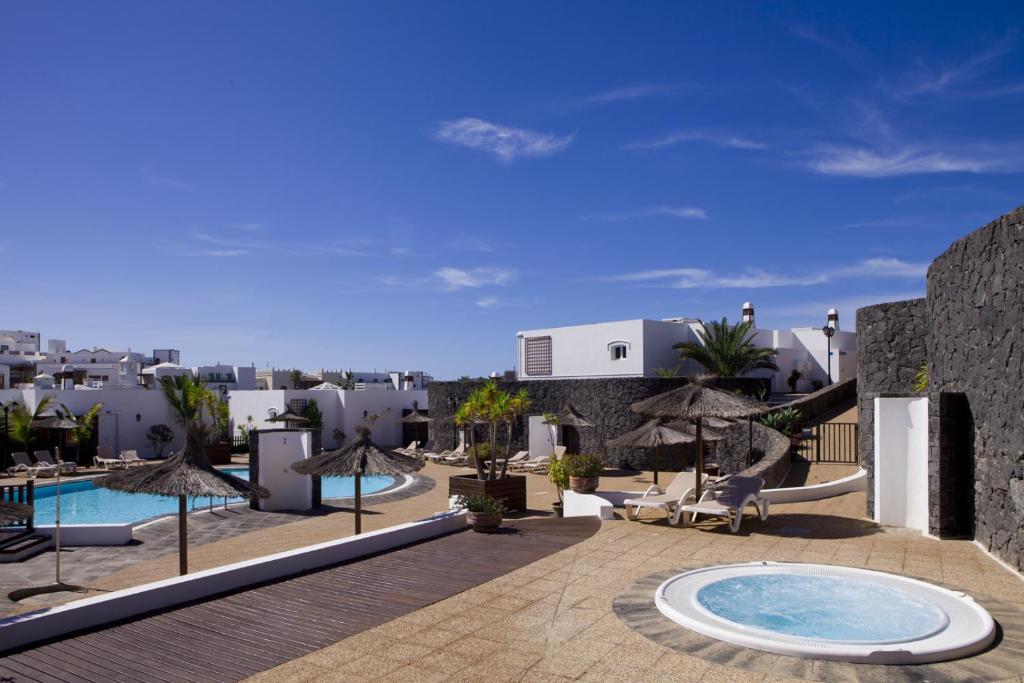 Two-Bedroom Apartment Sea View