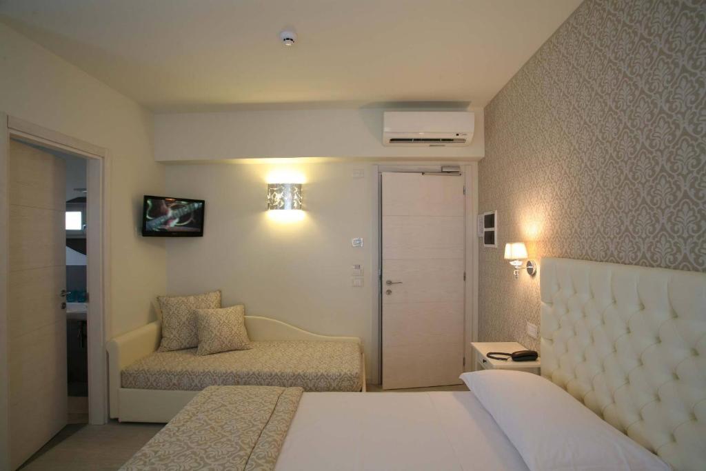 Triple Room with Balcony,690651894:JPEG
