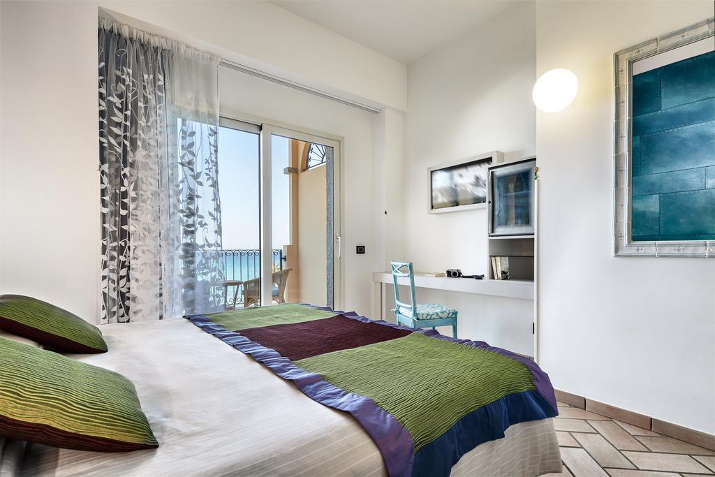Deluxe Double or Twin Room Sea View