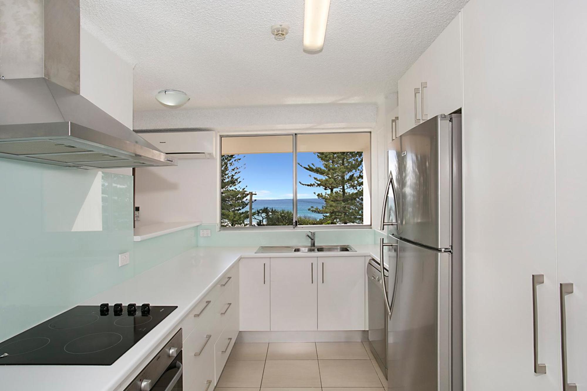 Two-Bedroom Apartment with Air-Conditioning and Ocean View