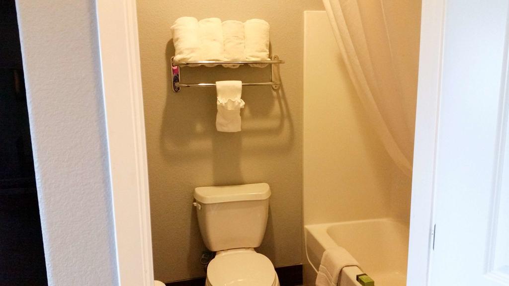 Deluxe King Room,324161413:JPEG