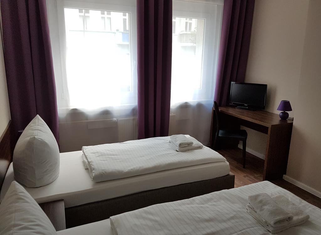 Economy Triple Room