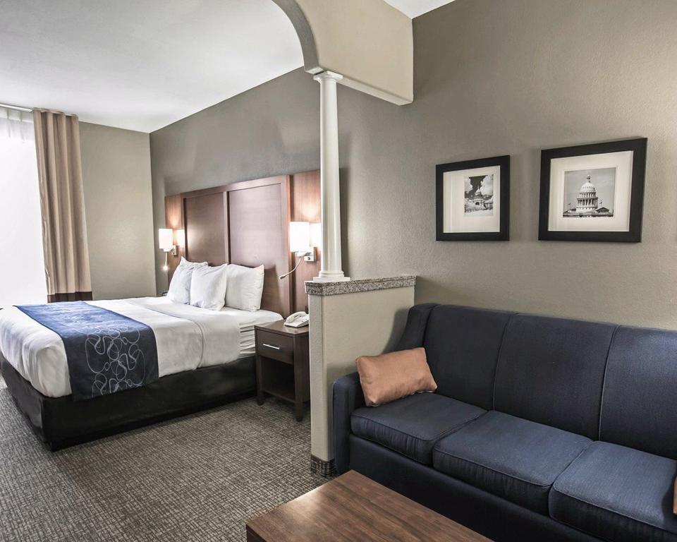 King Suite Accessible or Non-Smoking