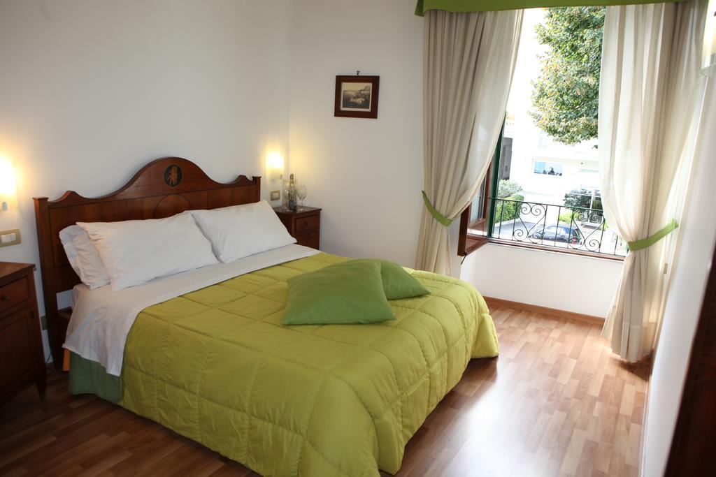 Large Double Room,642327420:JPEG