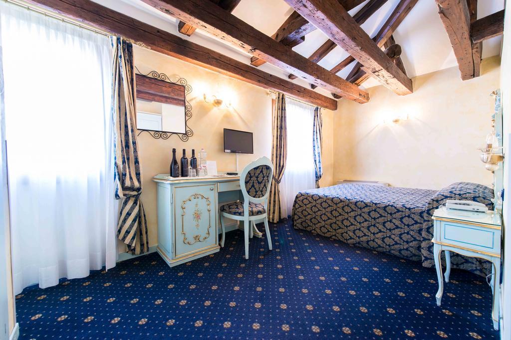 Superior Double or Twin Room Canal View