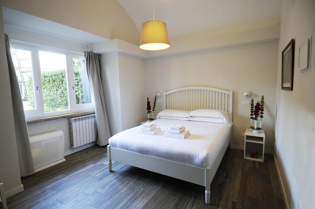Queen Room Garden View