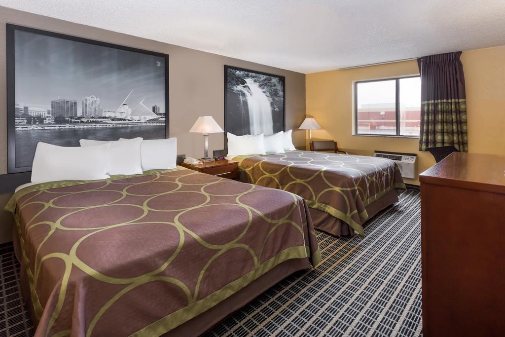 Queen Room with Two Queen Beds - Non-Smoking