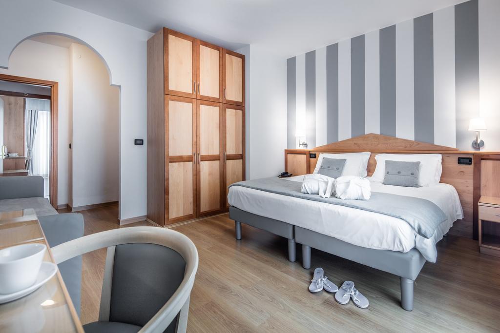 Dreibettzimmer mit Balkon