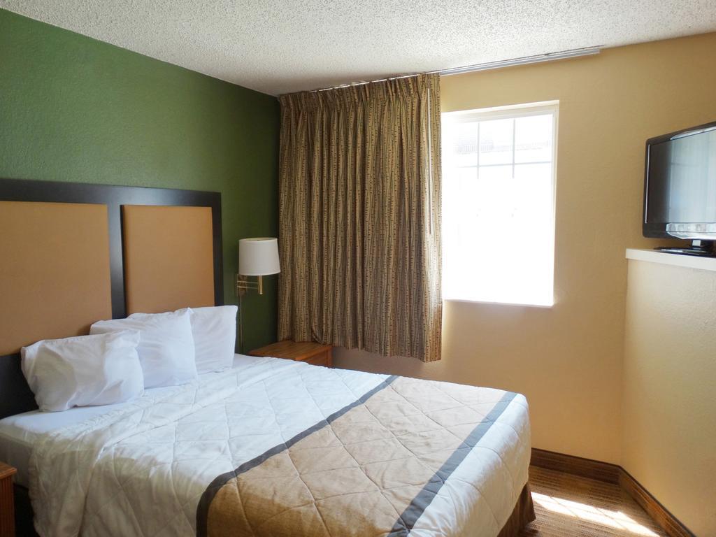One Bedroom Suite with 1 Queen Bed - Non-Smoking,651094818:JPEG