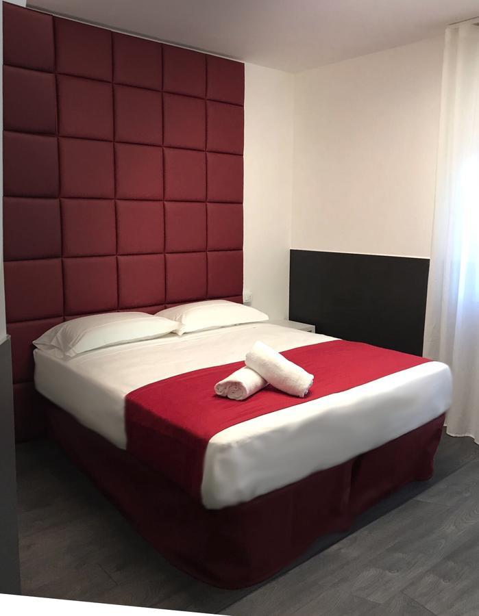 Camera Matrimoniale/Doppia con Letti Singoli con Bagno Privato