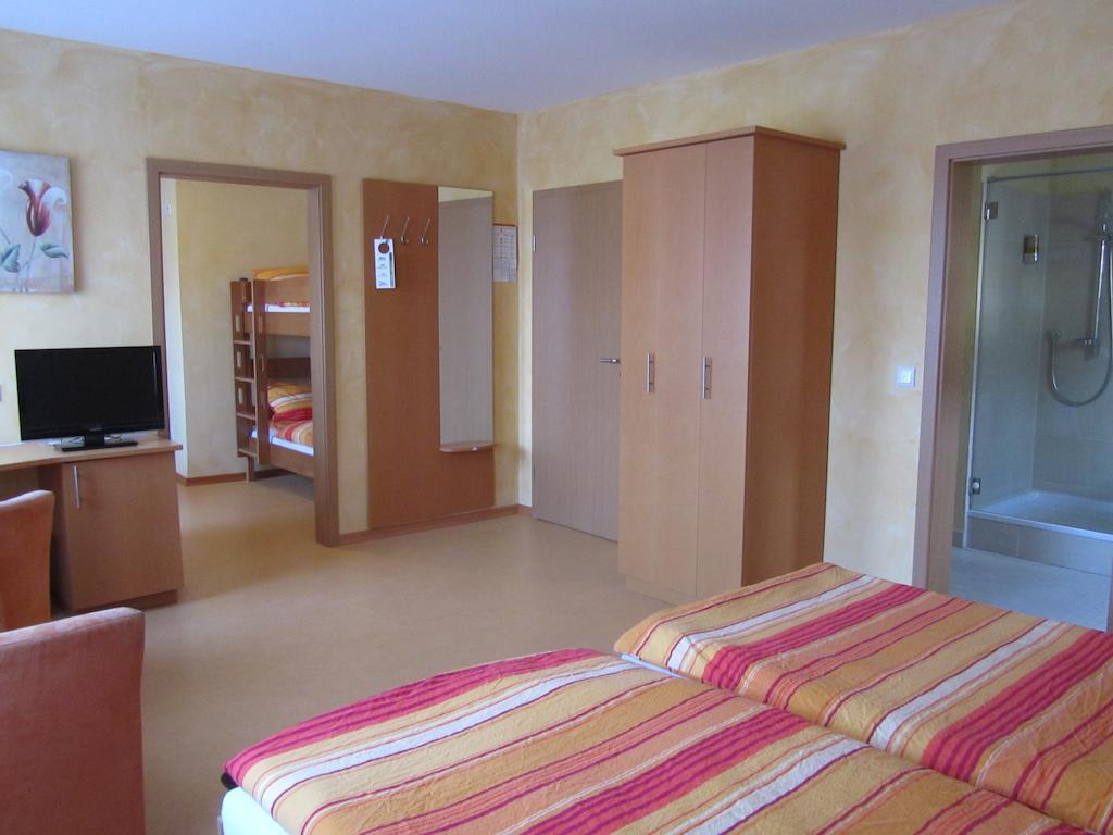Familienzimmer mit Badewanne