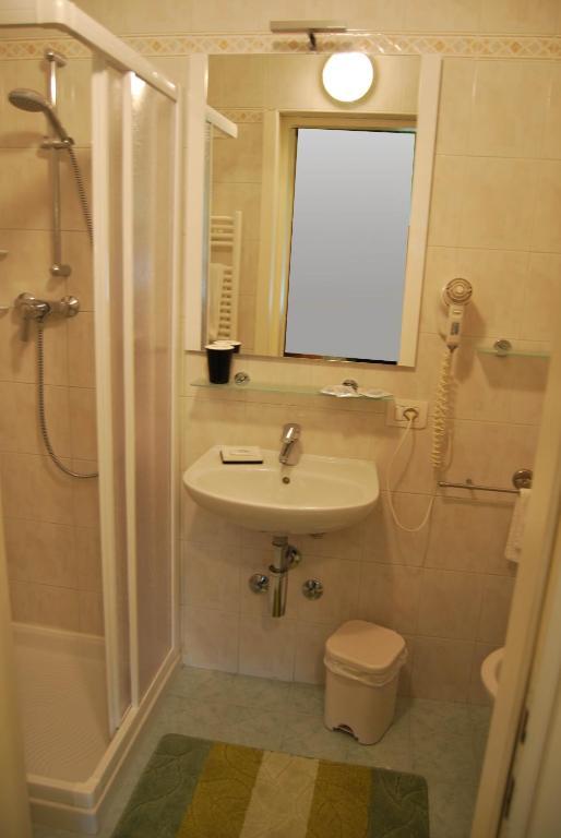 Standard Family Room,413779503:JPEG