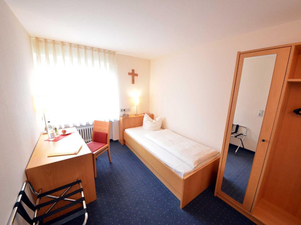 Single Room with Shower,450171030:JPEG