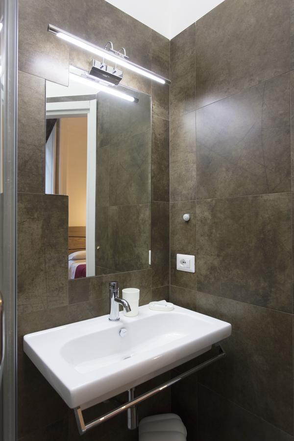 Small Double Room,645088470:JPEG
